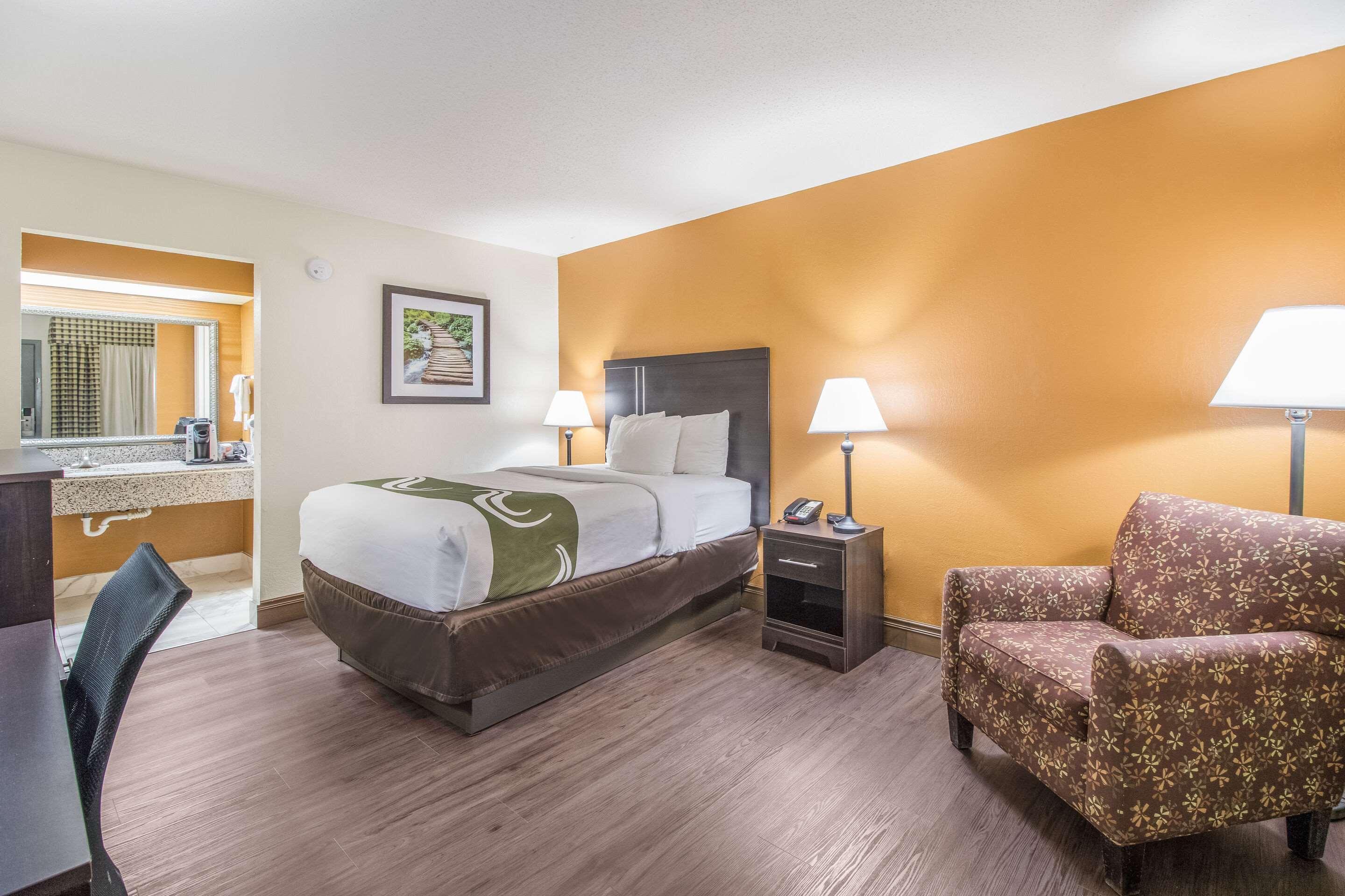 Quality Inn & Suites Corinth West Экстерьер фото