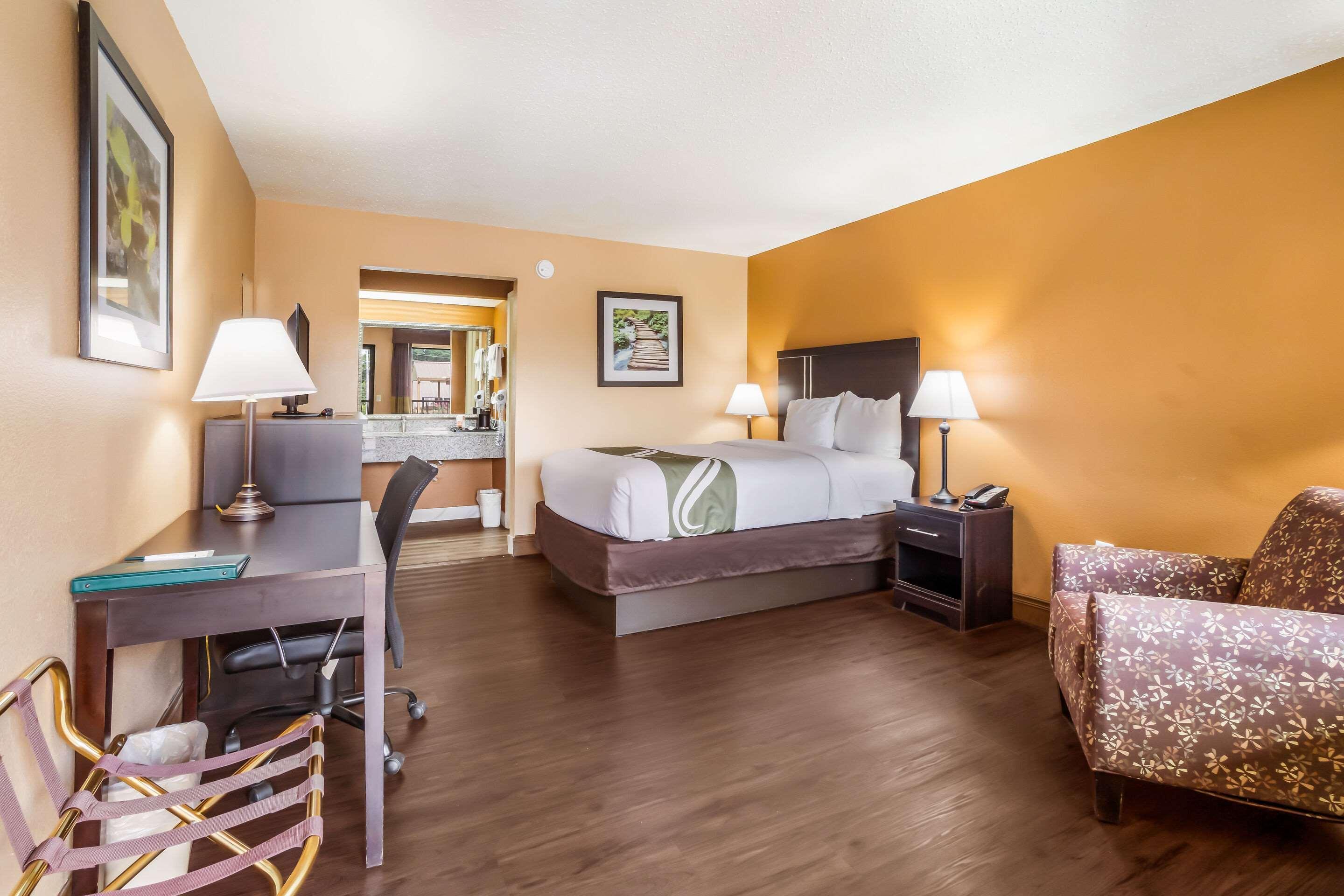 Quality Inn & Suites Corinth West Экстерьер фото