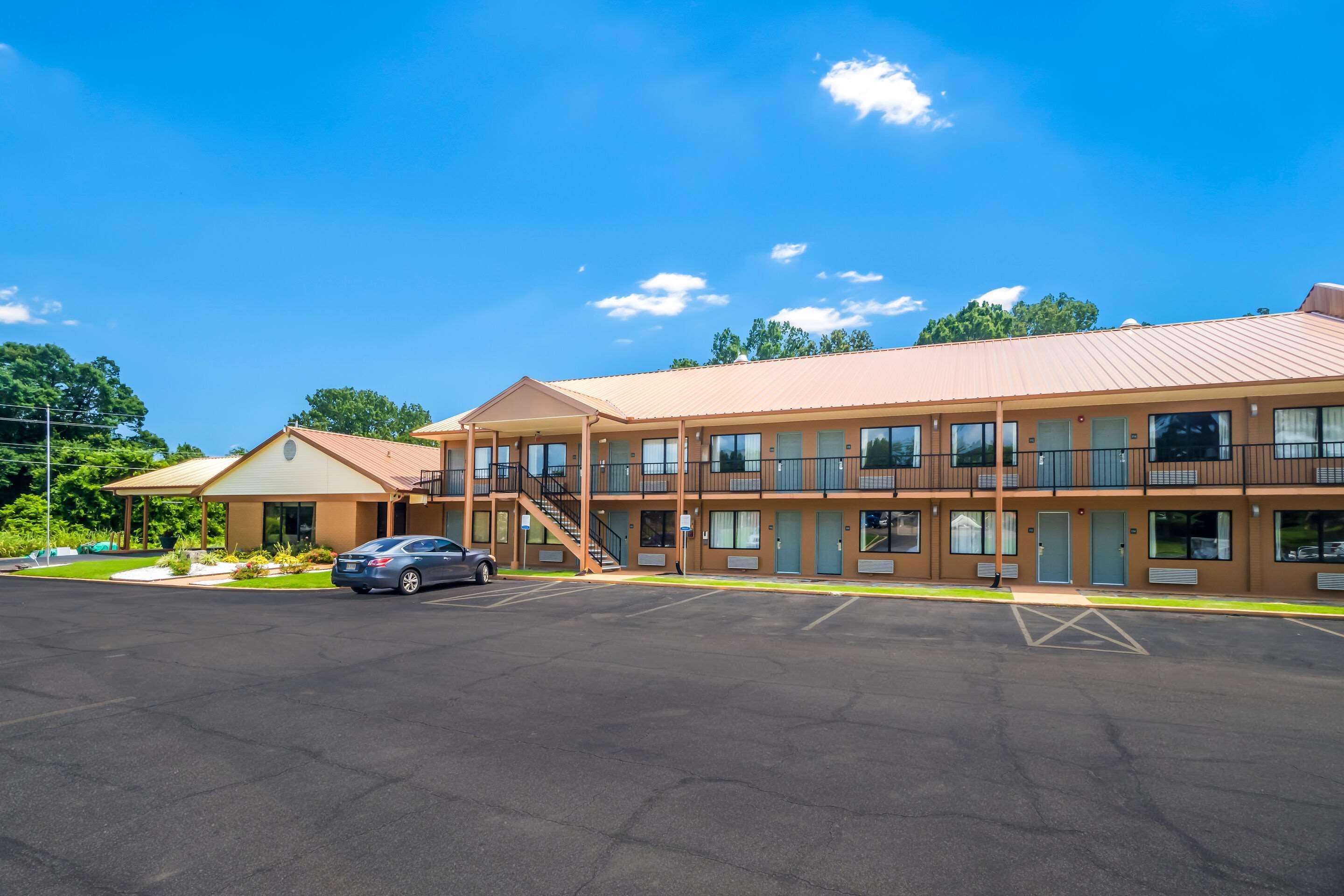 Quality Inn & Suites Corinth West Экстерьер фото