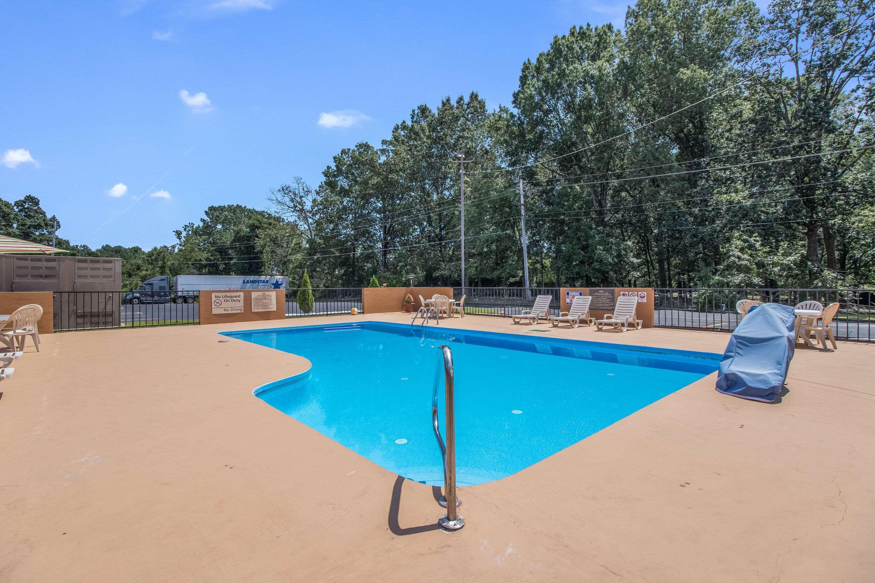 Quality Inn & Suites Corinth West Экстерьер фото