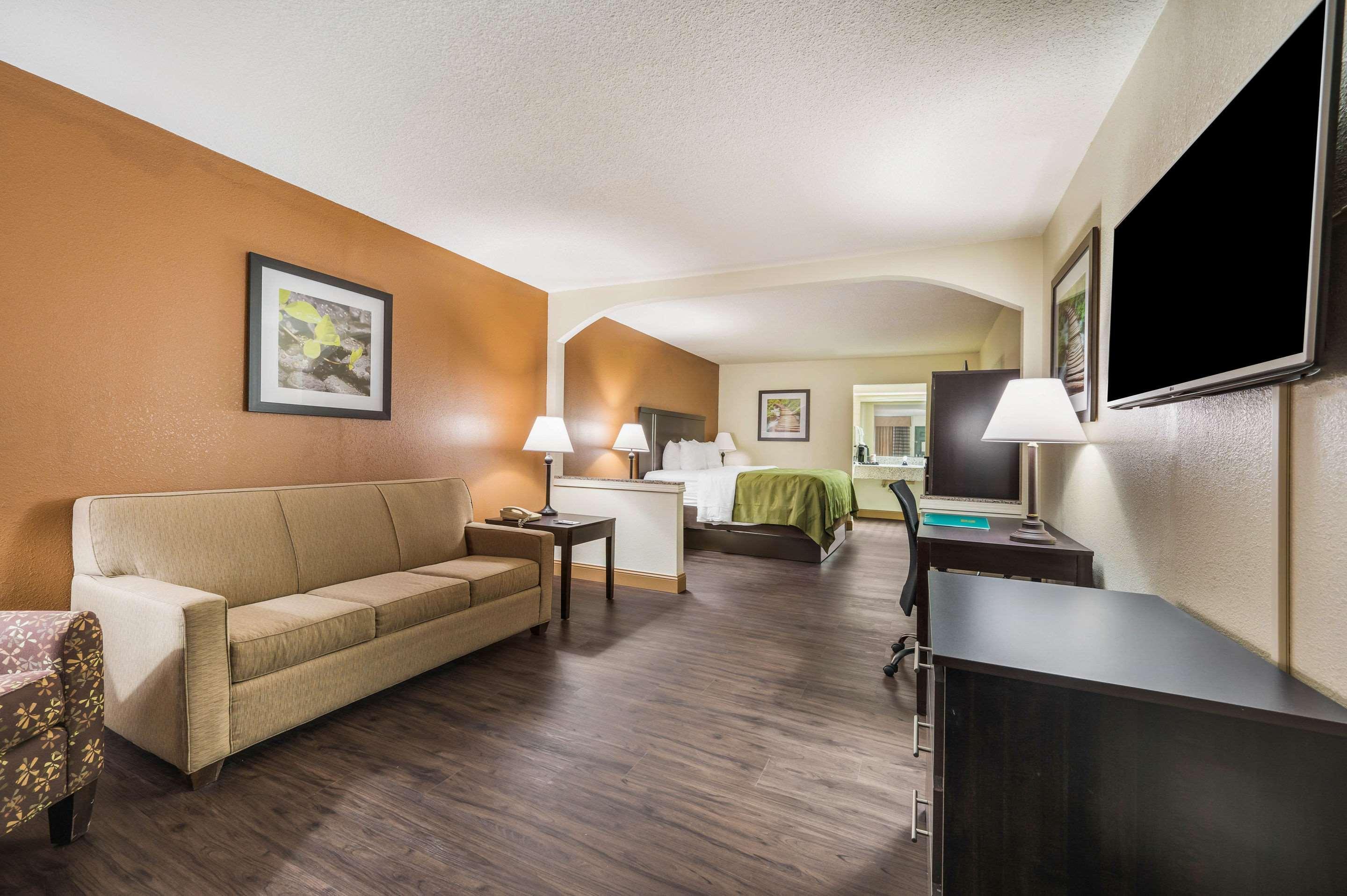Quality Inn & Suites Corinth West Экстерьер фото