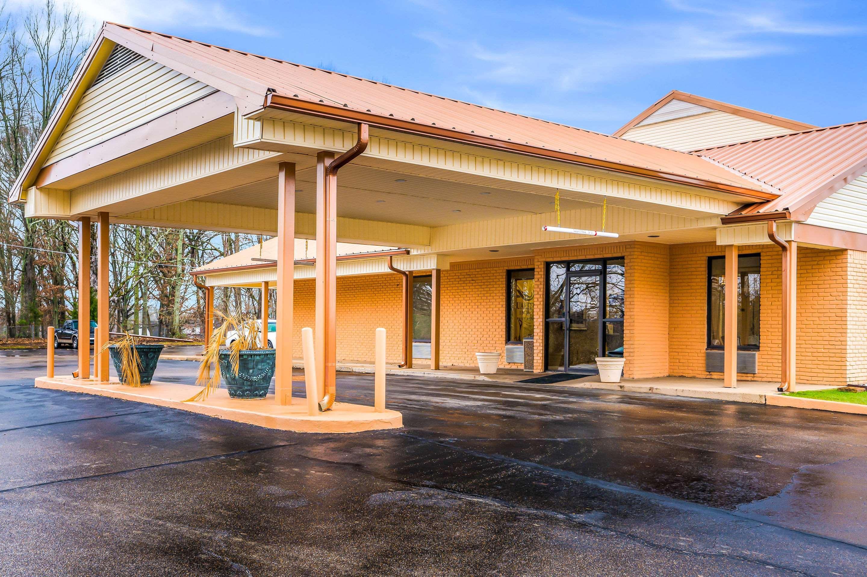 Quality Inn & Suites Corinth West Экстерьер фото