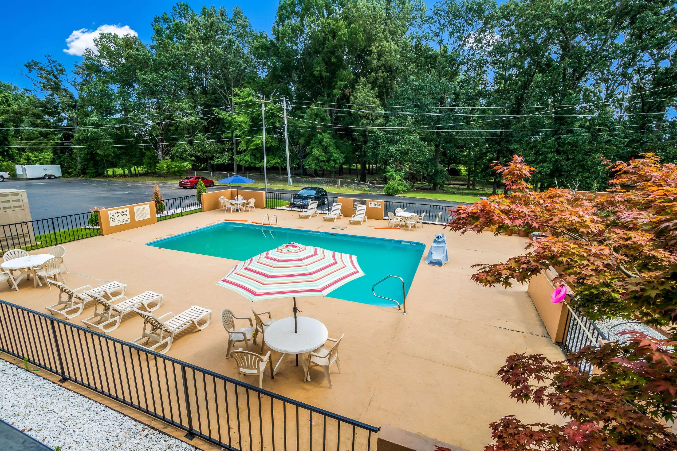 Quality Inn & Suites Corinth West Экстерьер фото