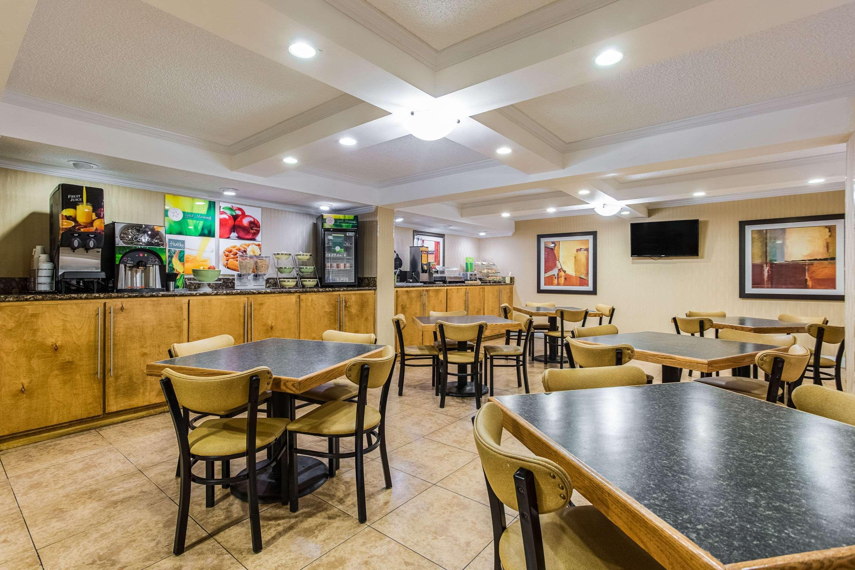 Quality Inn & Suites Corinth West Экстерьер фото