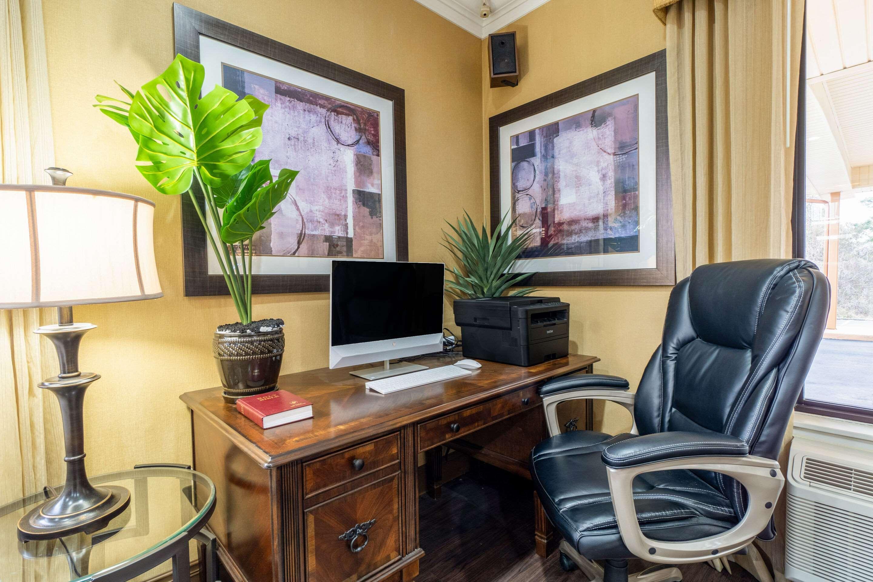 Quality Inn & Suites Corinth West Экстерьер фото